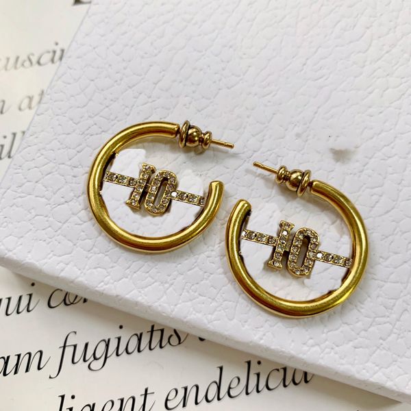 2023 designer earrings women's hoop earrings luxury letter earrings fashion women's big circle simple earrings jewelry wholesale, Golden;silver
2023 designer earrings women's hoop earrings luxury letter earrings fashion women's big circle simple earrings jewelry wholesale, Golden;silver