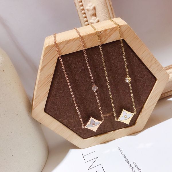 pendant necklaces for women elegant 4/four leaf clover locket necklace highly quality diamond choker chains designer jewelry 18k plated gold, Silver
pendant necklaces for women elegant 4/four leaf clover locket necklace highly quality diamond choker chains designer jewelry 18k plated gold, Silver