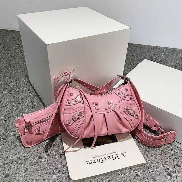 le cagole medium and small fine grain sheep leather shoulder bag women's bag half moon underarm bag ins solid color motorcycle bag cros
le cagole medium and small fine grain sheep leather shoulder bag women's bag half moon underarm bag ins solid color motorcycle bag cros