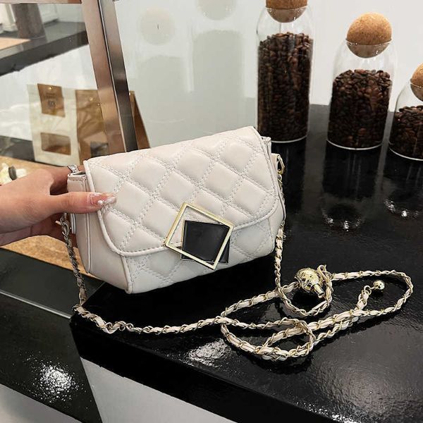 2023 new summer travel essential network red women's bag temperament lingge texture versatile crossbody bag
2023 new summer travel essential network red women's bag temperament lingge texture versatile crossbody bag