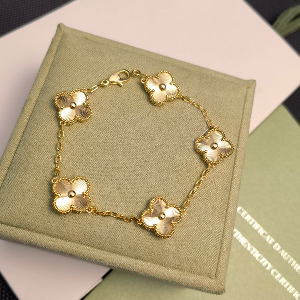 clover bracelet luxury designer jewelry four leaf bracelets 18k gold fashion love charm chain for women wedding gift party, Black
clover bracelet luxury designer jewelry four leaf bracelets 18k gold fashion love charm chain for women wedding gift party, Black