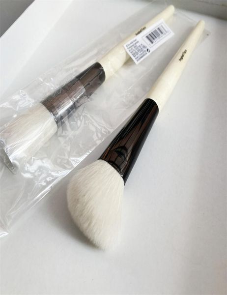angled face makeup brush soft sturdy blush powder highlighter contour cosmetics brush beauty tool2943455
angled face makeup brush soft sturdy blush powder highlighter contour cosmetics brush beauty tool2943455