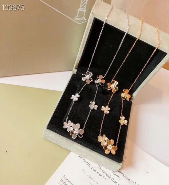 luxury frivole brand classic designer s925 sterling silver 6 three leaf clover flower charm pendant short chain necklace for women8109344
luxury frivole brand classic designer s925 sterling silver 6 three leaf clover flower charm pendant short chain necklace for women8109344