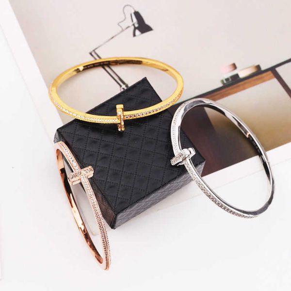 tiffay funi star's same rose gold light luxury temperament double t-shaped female bracelet with precision set couple, Black
tiffay funi star's same rose gold light luxury temperament double t-shaped female bracelet with precision set couple, Black