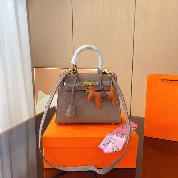 2023 handbag designer pony handbags & purses soft box handbag consuela cowhide palmprint ladies shoulder bag new and lock pendant with subi
2023 handbag designer pony handbags & purses soft box handbag consuela cowhide palmprint ladies shoulder bag new and lock pendant with subi