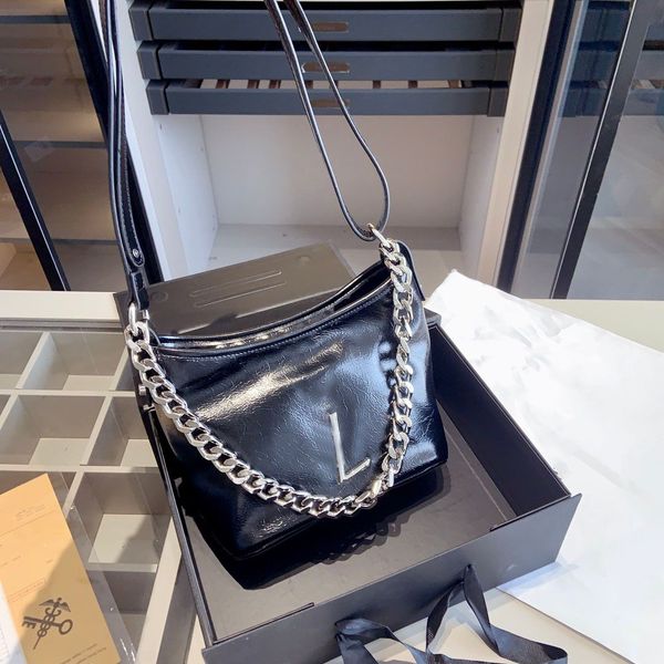 new imported bag designer handbag envelope bag fashion luxury fashion 2023 personality chain messenger bag shoulder
new imported bag designer handbag envelope bag fashion luxury fashion 2023 personality chain messenger bag shoulder