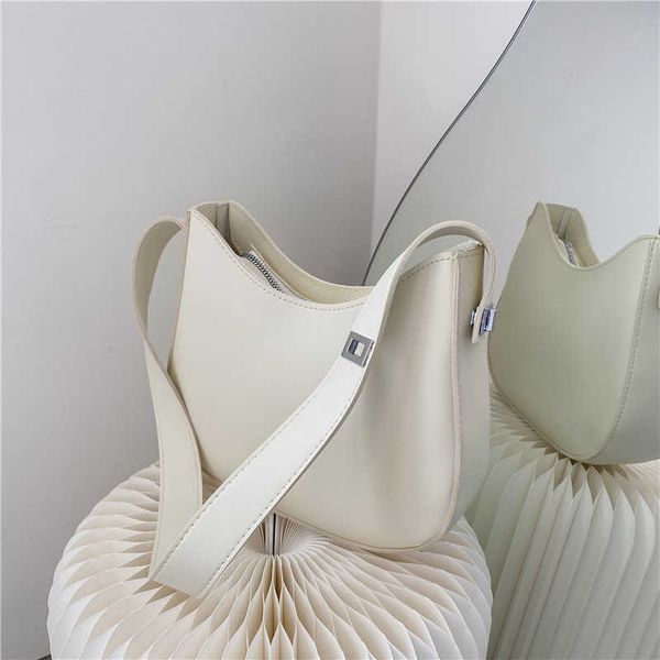 bag feeling women's underarm bag 2022 winter minimalist and trendy with lock texture large capacity shoulder bag
bag feeling women's underarm bag 2022 winter minimalist and trendy with lock texture large capacity shoulder bag