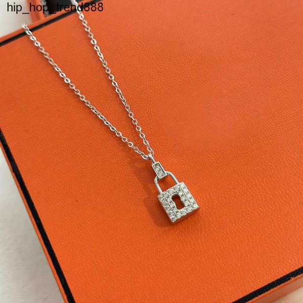 designer h necklace 925 silver women's couple diamond material crystal brand luxury gift for girlfriend
designer h necklace 925 silver women's couple diamond material crystal brand luxury gift for girlfriend