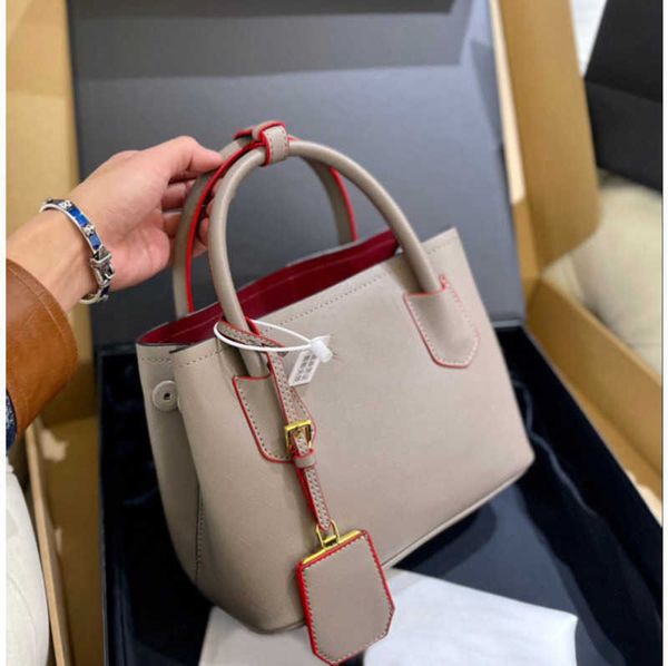 fashionable 7a designer bag handbag totes shoulder crossbody bag for women with classic inverted triangle shape
fashionable 7a designer bag handbag totes shoulder crossbody bag for women with classic inverted triangle shape