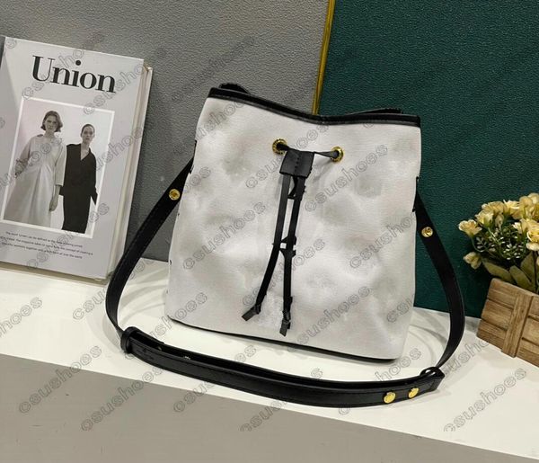 summer by the pool neonoe mm bucket bag m22852 m23080 neo noe embroidered monograms drawstring shoulder bag raffia-like cotton designer line
summer by the pool neonoe mm bucket bag m22852 m23080 neo noe embroidered monograms drawstring shoulder bag raffia-like cotton designer line