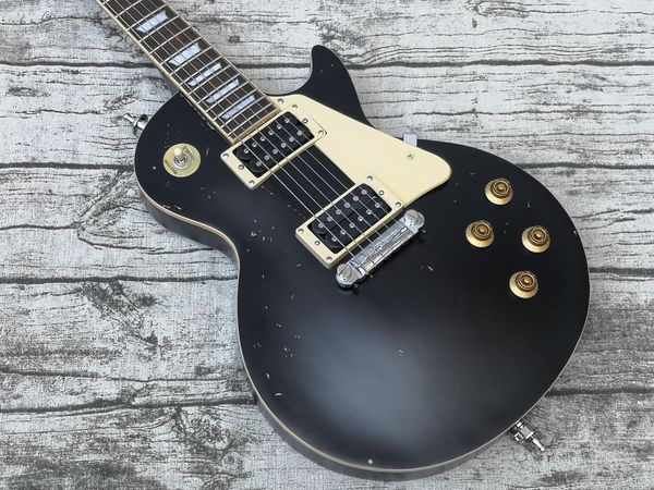 custom shop relic jeff beck oxblood 1954 aged signed #18 satin black electric guitar wrap arround tailpiece, chrome hardware gotoh tuners
custom shop relic jeff beck oxblood 1954 aged signed #18 satin black electric guitar wrap arround tailpiece, chrome hardware gotoh tuners