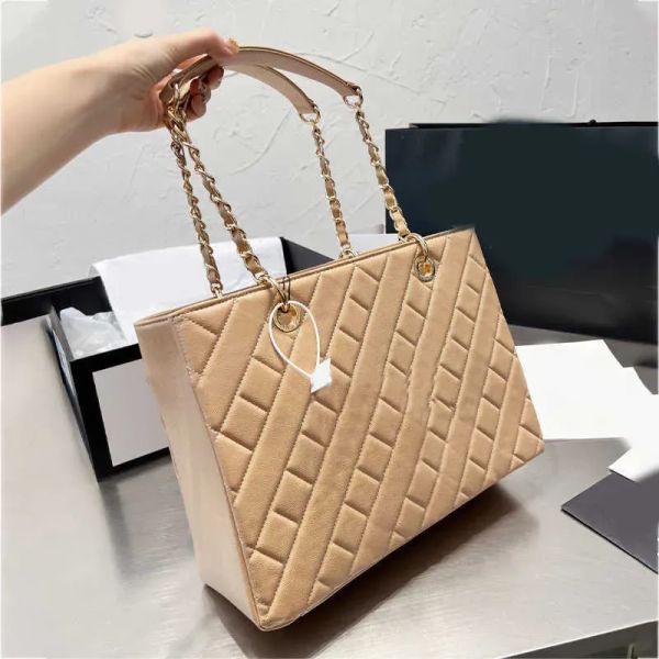 2023 new fashion designer tote women chain the tote bag luxurys handbag womens handbags designers fashion classic lady caviar shopping bookb
2023 new fashion designer tote women chain the tote bag luxurys handbag womens handbags designers fashion classic lady caviar shopping bookb