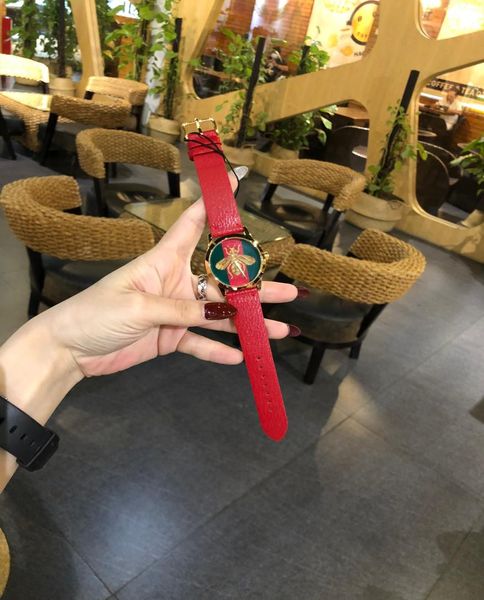 1:1 's latest protagonist early spring embroidery series small bee leather retro and old strap 36mm diameter all-match8057987, Slivery;golden
1:1 's latest protagonist early spring embroidery series small bee leather retro and old strap 36mm diameter all-match8057987, Slivery;golden