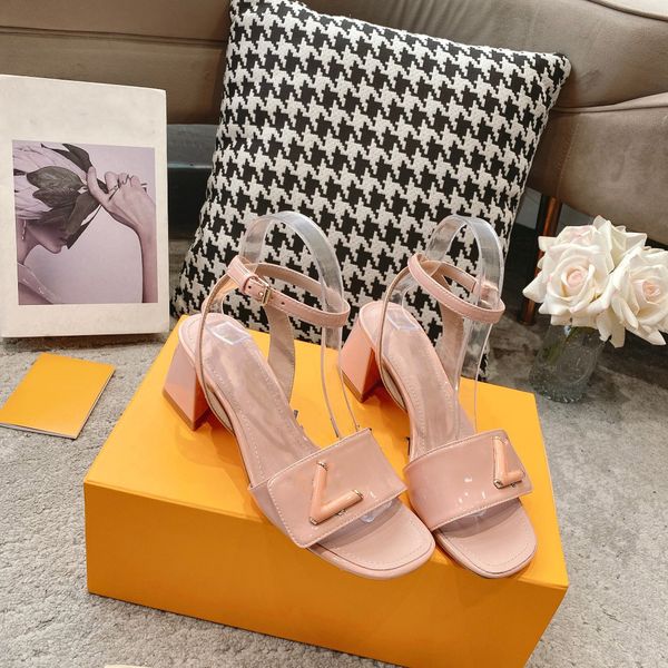 2023 classic sandals luis luxury designer leather ladies sandals summer vuttonity slide fashion women slippers letter drag lx04, Black
2023 classic sandals luis luxury designer leather ladies sandals summer vuttonity slide fashion women slippers letter drag lx04, Black