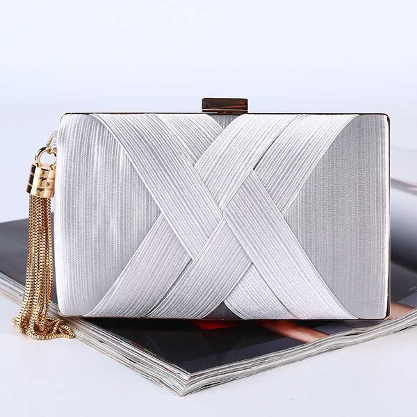 dinner bag new pure handmade tassel pendant evening bag large capacity dress bag silk hand bag
dinner bag new pure handmade tassel pendant evening bag large capacity dress bag silk hand bag