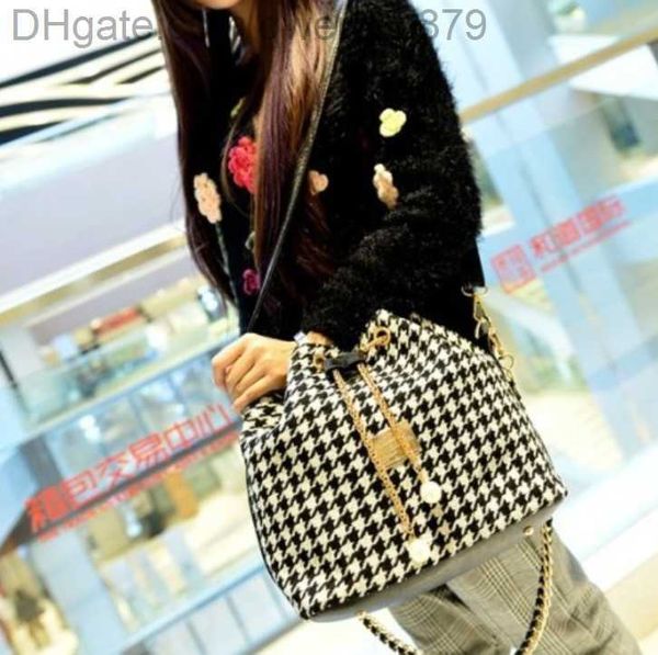 designer bag2020 fashion casual women's bag pearl pendant wearing rope chain cultural bucket pumping port
designer bag2020 fashion casual women's bag pearl pendant wearing rope chain cultural bucket pumping port