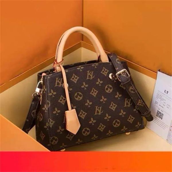 2022 luxury bag luxurys handbags purses montigne women tote brand letter embossing designers genuine leather shoulder bags aa
2022 luxury bag luxurys handbags purses montigne women tote brand letter embossing designers genuine leather shoulder bags aa