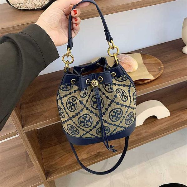 designer bag 2023 handbag baobao women's new trendy bucket embroidery drawstring canvas large capacity one shoulder oblique straddle ha
designer bag 2023 handbag baobao women's new trendy bucket embroidery drawstring canvas large capacity one shoulder oblique straddle ha