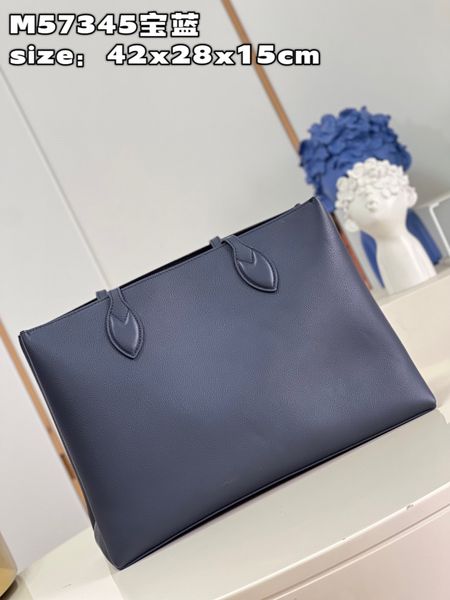2023 women's level original order, the precious blue handbag is made of grain calf leather with an elegant appearance, providing ample
2023 women's level original order, the precious blue handbag is made of grain calf leather with an elegant appearance, providing ample