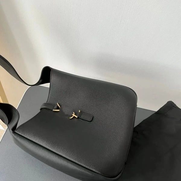 forest home 2023 bags of barrel bag shoulder wing baochun senior designer bag lady wallet high-capacity package
forest home 2023 bags of barrel bag shoulder wing baochun senior designer bag lady wallet high-capacity package