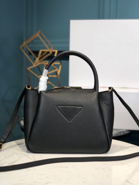 2023 new women's handbag soft cowhide crossbody bag high-end quality shoulder bag soft sheep leather lining front metal engraved logo m
2023 new women's handbag soft cowhide crossbody bag high-end quality shoulder bag soft sheep leather lining front metal engraved logo m