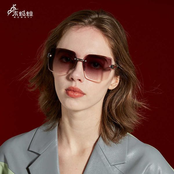 2022 fashion trend avant-garde gradual change personality elegant high-definition uv resistant uv400 sunglasses women, White;black
2022 fashion trend avant-garde gradual change personality elegant high-definition uv resistant uv400 sunglasses women, White;black