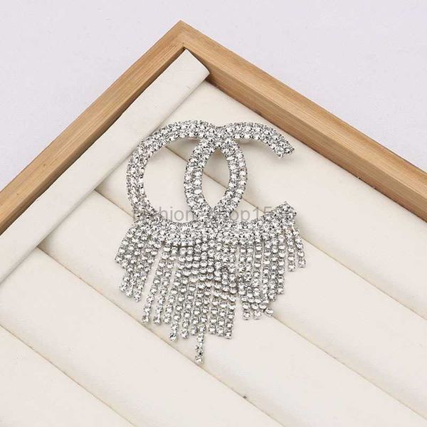 designer brooch luxury gold-plated pin brooches fashion jewelry girl pearl diamond brooch premium gift couple family wedding party accessori, Gray
designer brooch luxury gold-plated pin brooches fashion jewelry girl pearl diamond brooch premium gift couple family wedding party accessori, Gray
