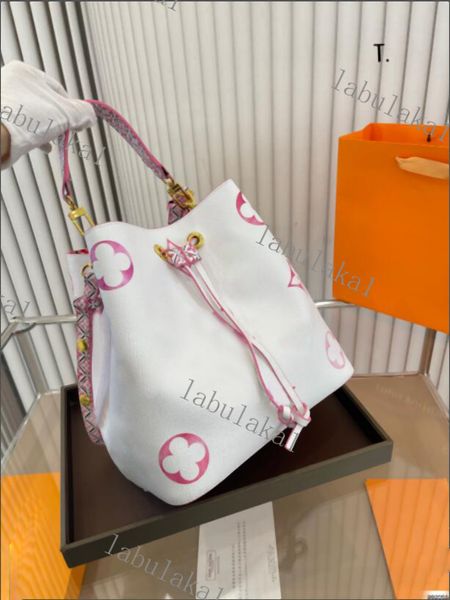 new fashion designer mini crossbody bag keepall pillow bag fashion travel bag bucket bag shopping bag pillow bag brand 2023 new
new fashion designer mini crossbody bag keepall pillow bag fashion travel bag bucket bag shopping bag pillow bag brand 2023 new