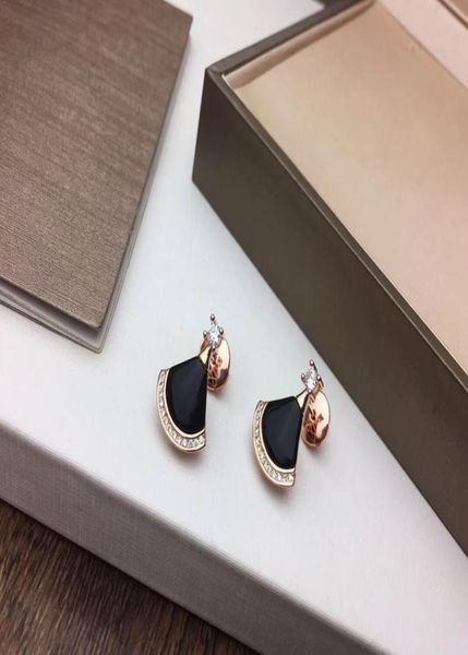 2020 new arrival black fanshaped with crystal earrings short stud with box and dast bag fashion design stud8293961, Golden;silver
2020 new arrival black fanshaped with crystal earrings short stud with box and dast bag fashion design stud8293961, Golden;silver