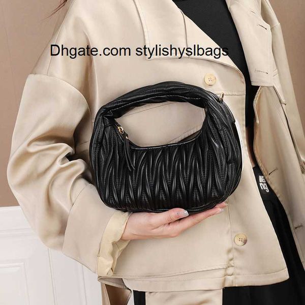 evening bags new simple single shoulder handbag women's bag senior sense of fashion pleated simple casual commuter women's bag han
evening bags new simple single shoulder handbag women's bag senior sense of fashion pleated simple casual commuter women's bag han