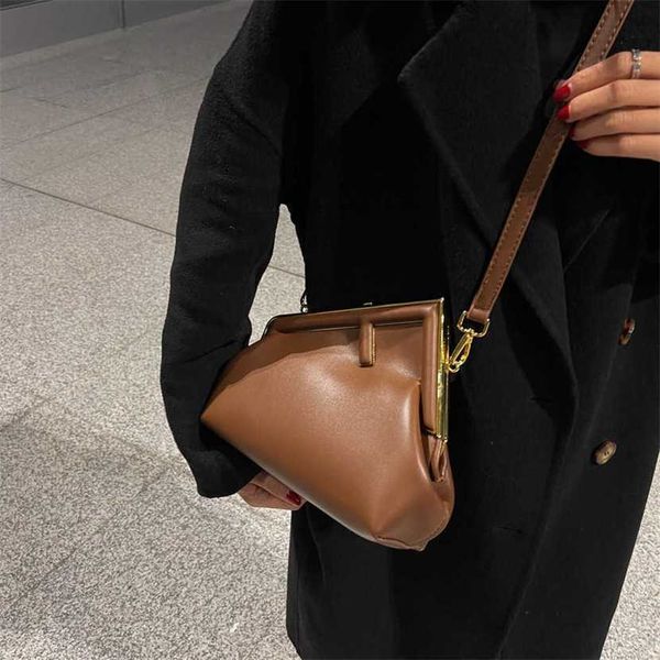 designer bag 2023 hand this year's popular for women's s new ins niche autumn and winter single shoulder crossbody texture underar
designer bag 2023 hand this year's popular for women's s new ins niche autumn and winter single shoulder crossbody texture underar