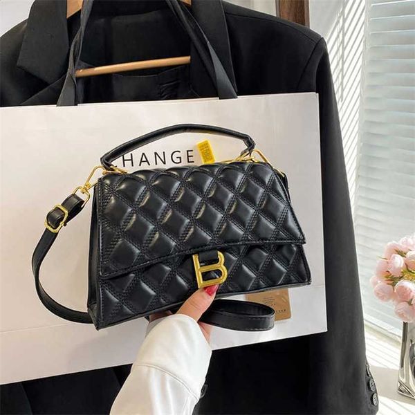 designer bag 2023 handbag handheld for women new small and versatile lingge with advanced sense of westernization one shoulder crossbody hou
designer bag 2023 handbag handheld for women new small and versatile lingge with advanced sense of westernization one shoulder crossbody hou