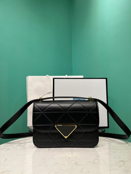 2023 new diamond check crossbody bag this bag adopts cowhide pure hand-made triangular diamond check design shoulder bag is simple and atmos
2023 new diamond check crossbody bag this bag adopts cowhide pure hand-made triangular diamond check design shoulder bag is simple and atmos