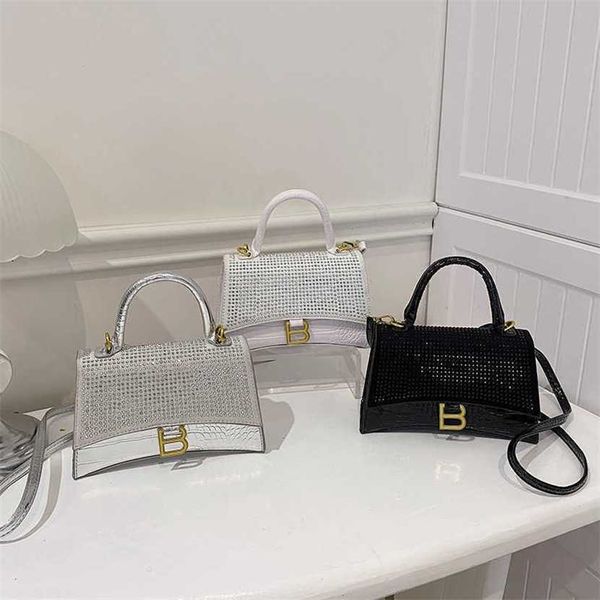 designer bag 2023 handbag women's hourglass single shoulder sticker diamond handheld patent leather advanced splice new
designer bag 2023 handbag women's hourglass single shoulder sticker diamond handheld patent leather advanced splice new