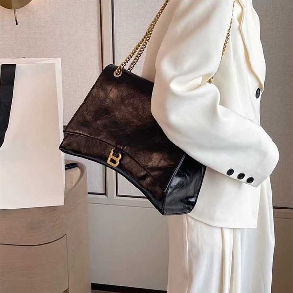 designer bag 2023 handbag netizen super large hourglass chain strap single shoulder oblique straddle new women's underarm
designer bag 2023 handbag netizen super large hourglass chain strap single shoulder oblique straddle new women's underarm