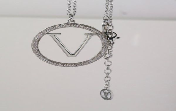 luxury designer 18k rose gold diamond inlay couple jewelry necklace pendant necklaces men women fashion accessories nice1353556, Silver
luxury designer 18k rose gold diamond inlay couple jewelry necklace pendant necklaces men women fashion accessories nice1353556, Silver