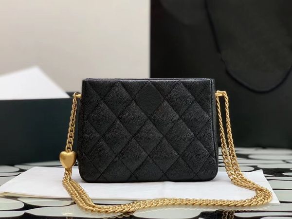 the new women's love buckle is a wandering small size crossbody bag, and the underarm bag has caught fire in the sky. it looks small, b
the new women's love buckle is a wandering small size crossbody bag, and the underarm bag has caught fire in the sky. it looks small, b