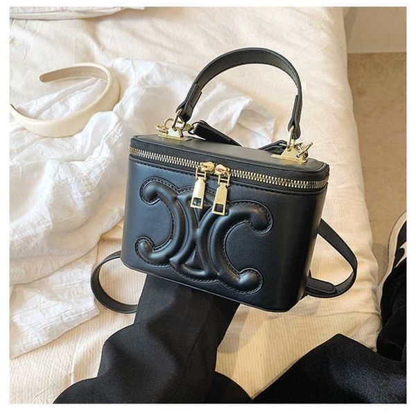 2023 new cylinder makeup bag fashion versatile one shoulder oblique straddle handbag large capacity women's bucket bag 60% factory outl
2023 new cylinder makeup bag fashion versatile one shoulder oblique straddle handbag large capacity women's bucket bag 60% factory outl