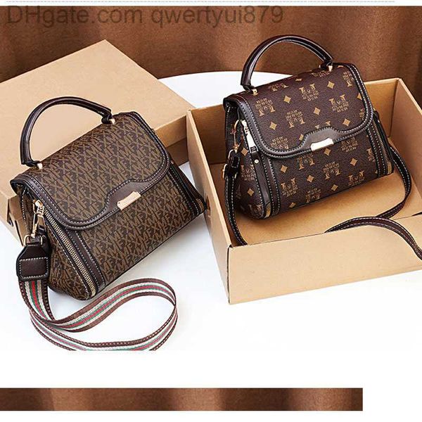 designer baghand held small square retro large capacity womens bag fashion commuter bag
designer baghand held small square retro large capacity womens bag fashion commuter bag