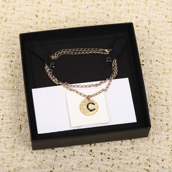 2023 luxury quality charm round shape pendant necklace sweater chain design in 18k gold plated black color have box stamp ps7131b, Silver
2023 luxury quality charm round shape pendant necklace sweater chain design in 18k gold plated black color have box stamp ps7131b, Silver