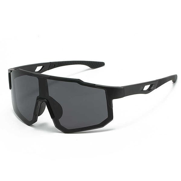 popular men's and women's fashionable outdoor sports sunglasses large frame cycling windshields, White;black
popular men's and women's fashionable outdoor sports sunglasses large frame cycling windshields, White;black