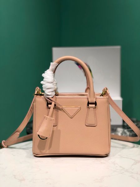 1ba906 classic women's handbag cross-cut cowhide crossbody bag high-end quality shoulder bag has always been the most popular selling f
1ba906 classic women's handbag cross-cut cowhide crossbody bag high-end quality shoulder bag has always been the most popular selling f