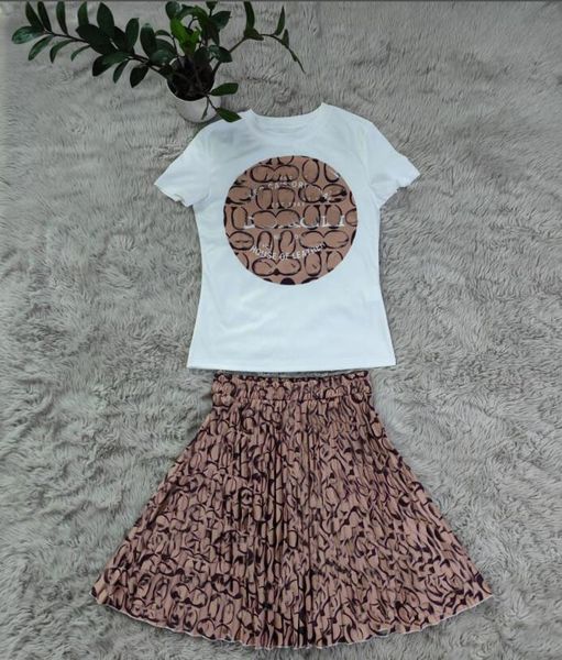 summer elegant casual carriage printing two piece dress fashion designer short sleeve t-shirt pleated skirt set women's clothing, White
summer elegant casual carriage printing two piece dress fashion designer short sleeve t-shirt pleated skirt set women's clothing, White