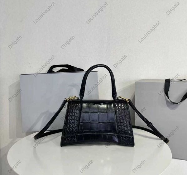 luxury hourglass shoulder bag designer bag black crocodile embossed small crossbody bag fashion personality half moon handbag clutch bag
luxury hourglass shoulder bag designer bag black crocodile embossed small crossbody bag fashion personality half moon handbag clutch bag
