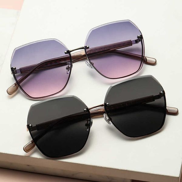 tiktok 2023 new women's polygonal frameless sunglasses advanced large frame style slim, White;black
tiktok 2023 new women's polygonal frameless sunglasses advanced large frame style slim, White;black