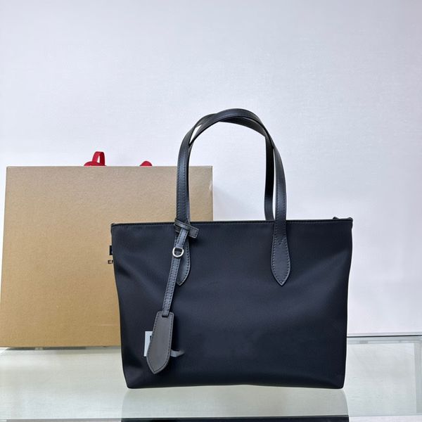 315145 women's shopping bag nylon with pitot bag high-end quality handbag large capacity with classic waterproof nylon material design
315145 women's shopping bag nylon with pitot bag high-end quality handbag large capacity with classic waterproof nylon material design