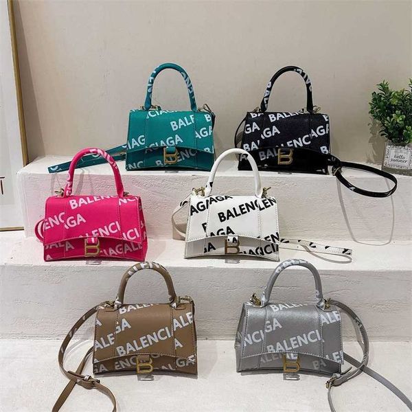 designer bag 2023 handbag new bags family paris korean edition ins classic versatile letter print one shoulder crossbody handbag
designer bag 2023 handbag new bags family paris korean edition ins classic versatile letter print one shoulder crossbody handbag