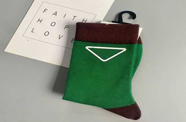 2021 p triangle leather label black and white color tube socks college design fashion brand couples with simple 4 color a31787698
2021 p triangle leather label black and white color tube socks college design fashion brand couples with simple 4 color a31787698
