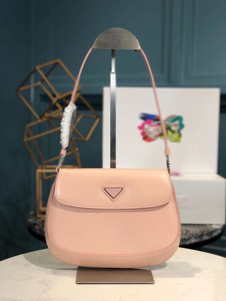 2023 new women's underarm bag spring/summer cowhide shoulder bag high-end quality tote bag iconic triangle design is super textured and
2023 new women's underarm bag spring/summer cowhide shoulder bag high-end quality tote bag iconic triangle design is super textured and