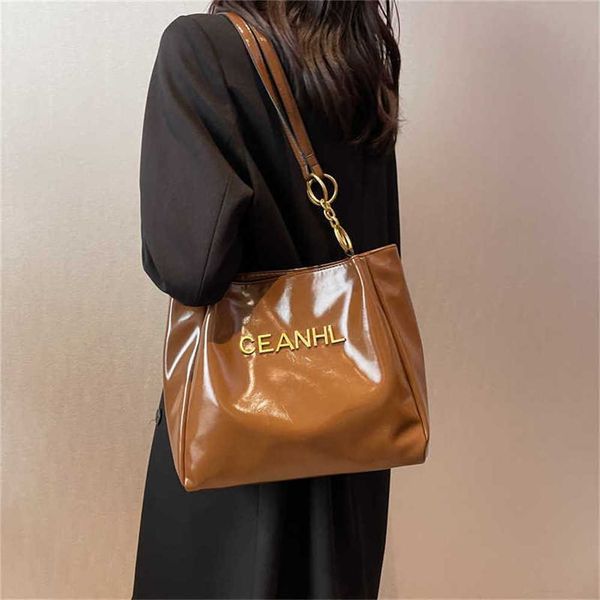 high and leather pattern carrying women's bag 2023 new minimalist summer commuting single shoulder tote bag 60% factory outlet sale
high and leather pattern carrying women's bag 2023 new minimalist summer commuting single shoulder tote bag 60% factory outlet sale